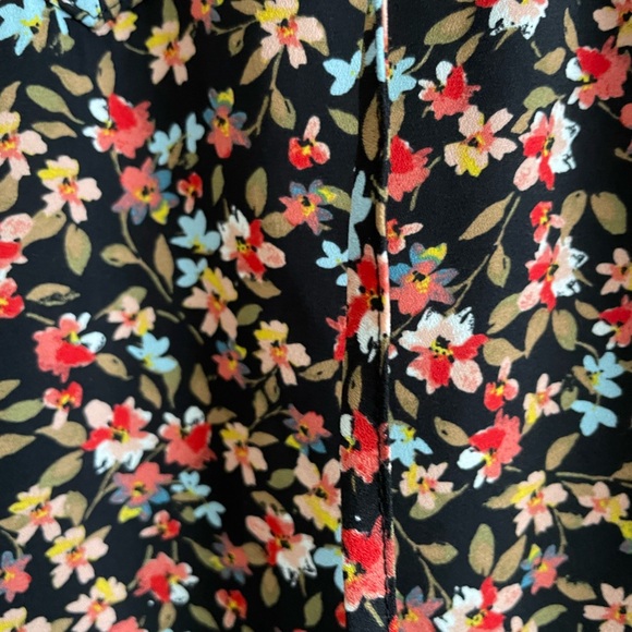Ann Taylor LOFT Floral Blouse LS Size PL - Picture 3 of 5